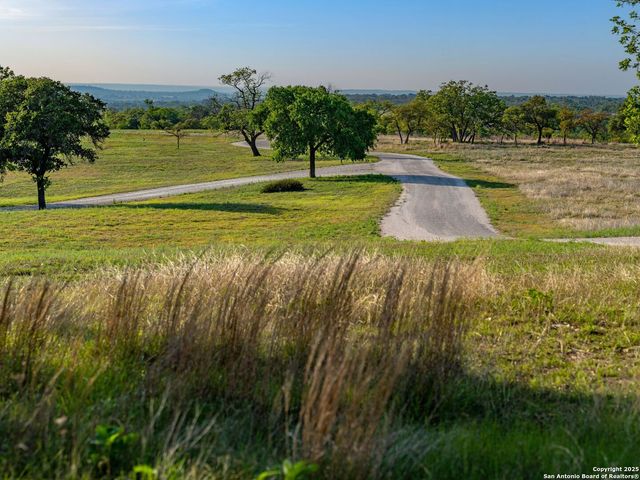 862 Grape Creek Road, Fredericksburg, TX 78624