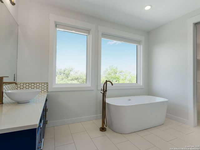 862 Grape Creek Road, Fredericksburg, TX 78624