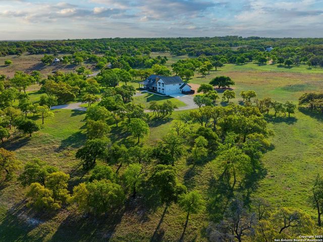 862 Grape Creek Road, Fredericksburg, TX 78624