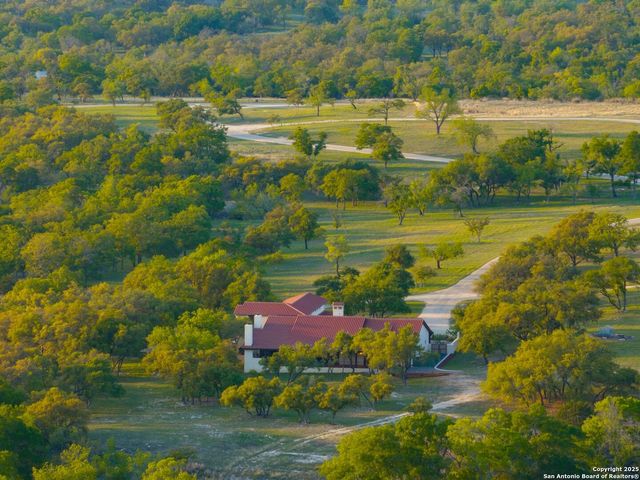 862 Grape Creek Road, Fredericksburg, TX 78624