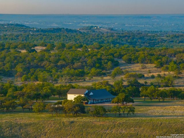 862 Grape Creek Road, Fredericksburg, TX 78624