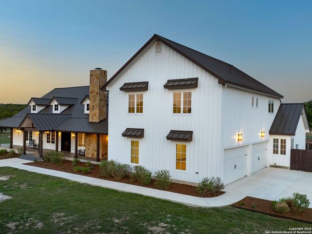 862 Grape Creek Road, Fredericksburg, TX 78624