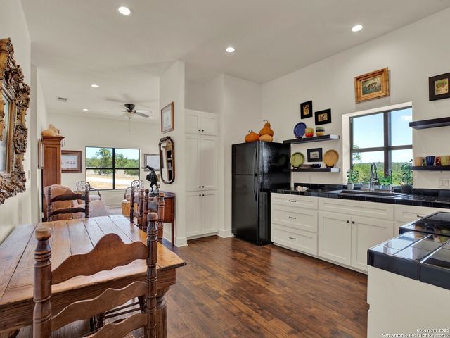 862 Grape Creek Road, Fredericksburg, TX 78624