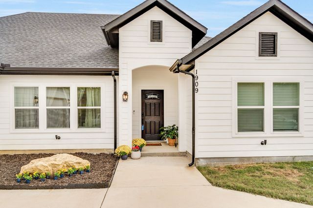 1909 Willowcrest Loop, Denton, TX 76205