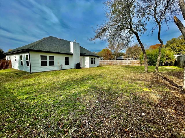 1909 Willowcrest Loop, Denton, TX 76205