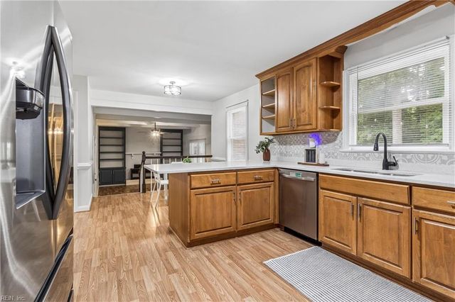 112 Breezy Point DR, Yorktown, VA 23692