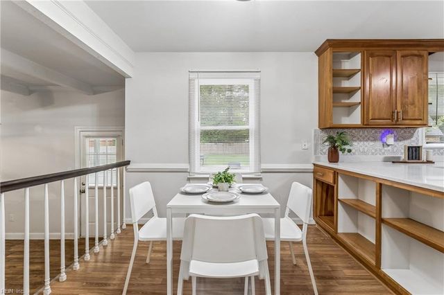112 Breezy Point DR, Yorktown, VA 23692