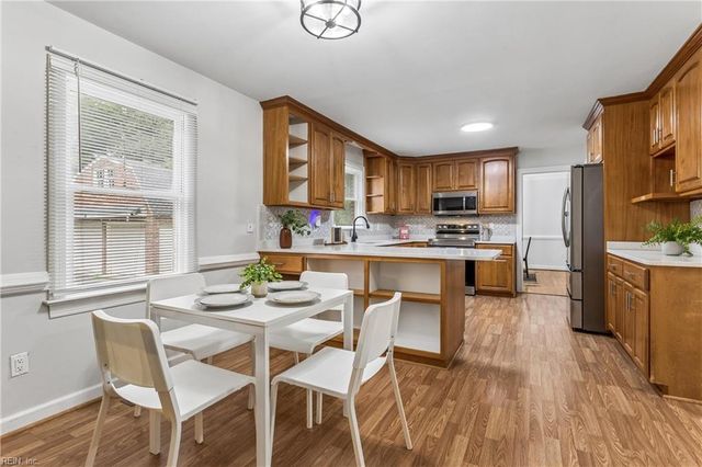 112 Breezy Point DR, Yorktown, VA 23692