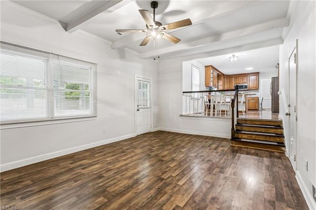 112 Breezy Point DR, Yorktown, VA 23692
