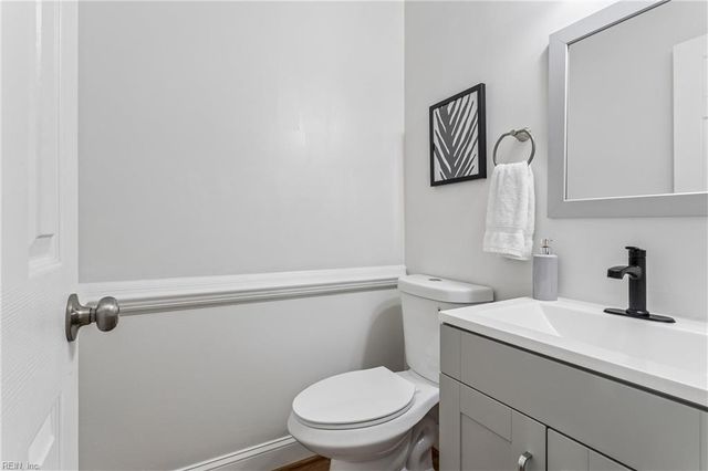 112 Breezy Point DR, Yorktown, VA 23692