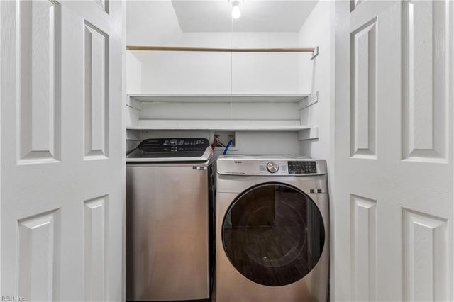 112 Breezy Point DR, Yorktown, VA 23692