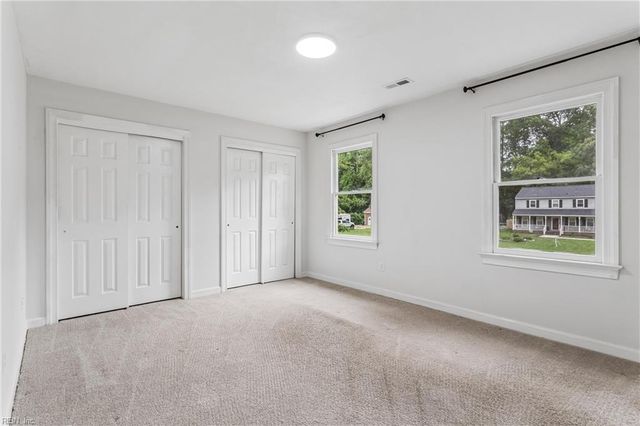 112 Breezy Point DR, Yorktown, VA 23692