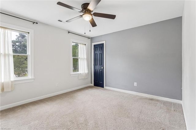 112 Breezy Point DR, Yorktown, VA 23692
