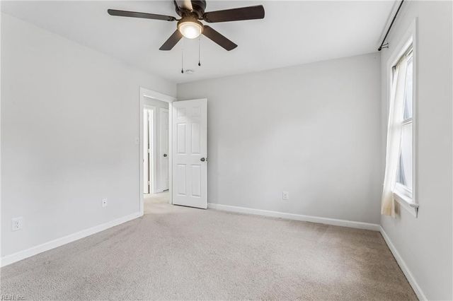 112 Breezy Point DR, Yorktown, VA 23692