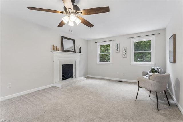 112 Breezy Point DR, Yorktown, VA 23692