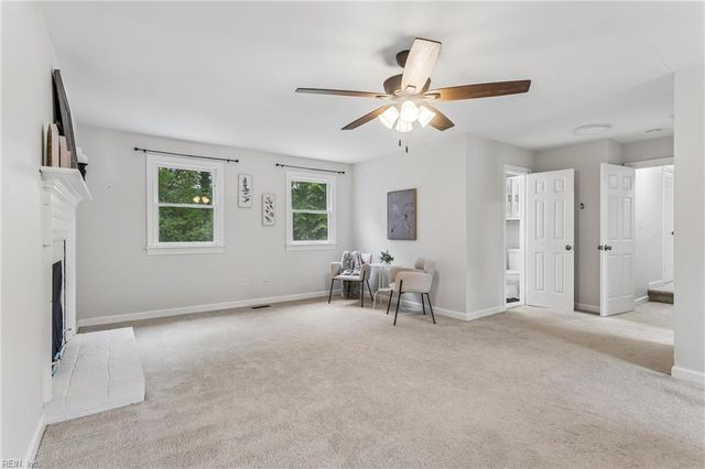 112 Breezy Point DR, Yorktown, VA 23692