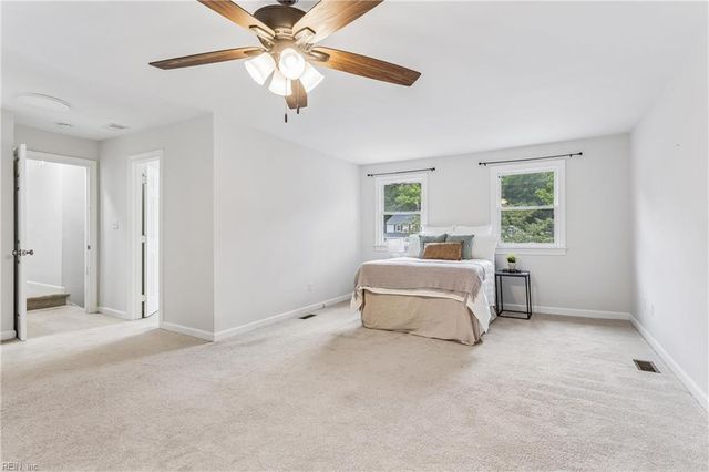 112 Breezy Point DR, Yorktown, VA 23692