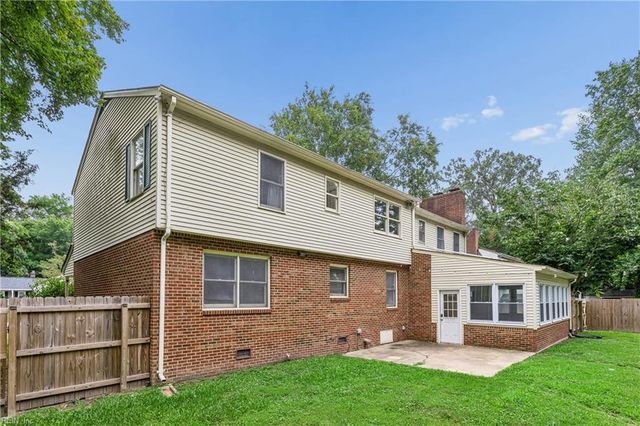 112 Breezy Point DR, Yorktown, VA 23692
