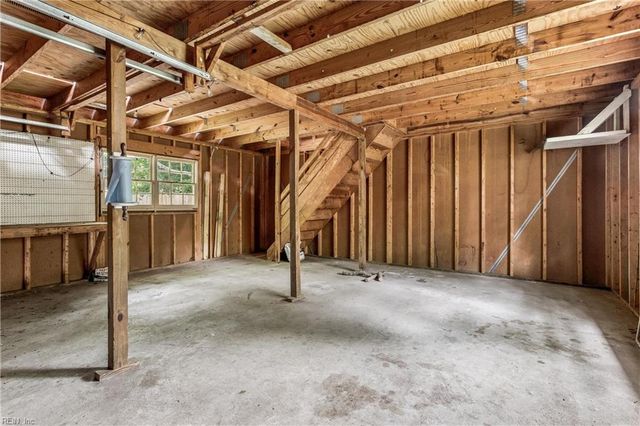 112 Breezy Point DR, Yorktown, VA 23692