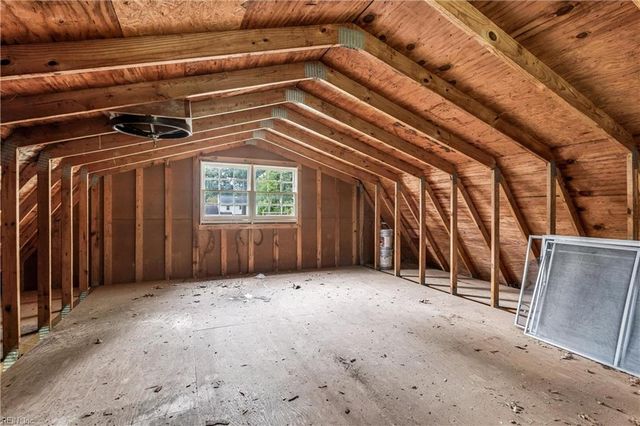 112 Breezy Point DR, Yorktown, VA 23692