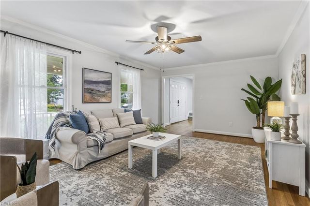112 Breezy Point DR, Yorktown, VA 23692