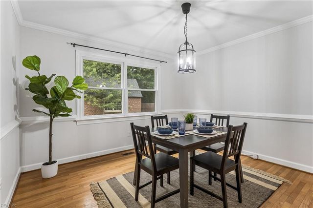112 Breezy Point DR, Yorktown, VA 23692