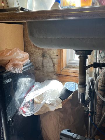 16 park, Floral Park, NY 11001