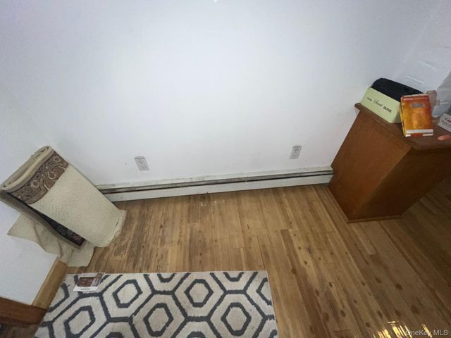 16 park, Floral Park, NY 11001