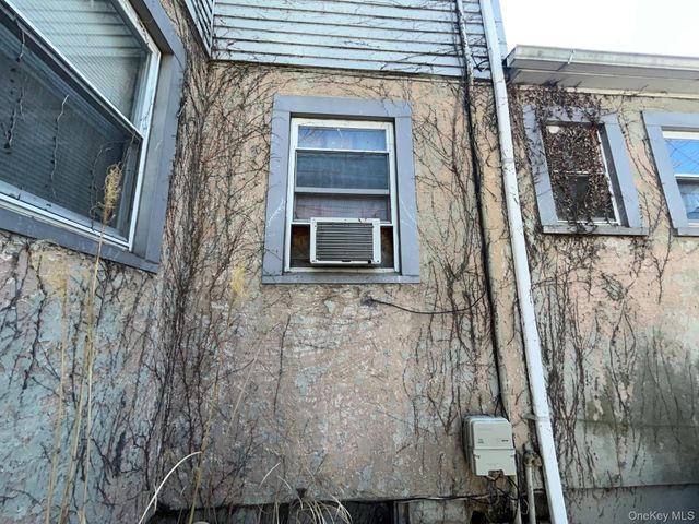 16 park, Floral Park, NY 11001