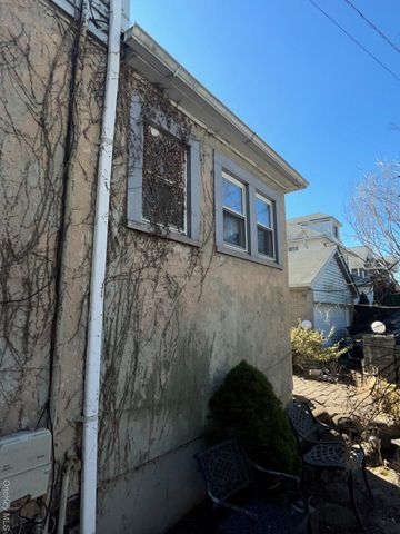 16 park, Floral Park, NY 11001