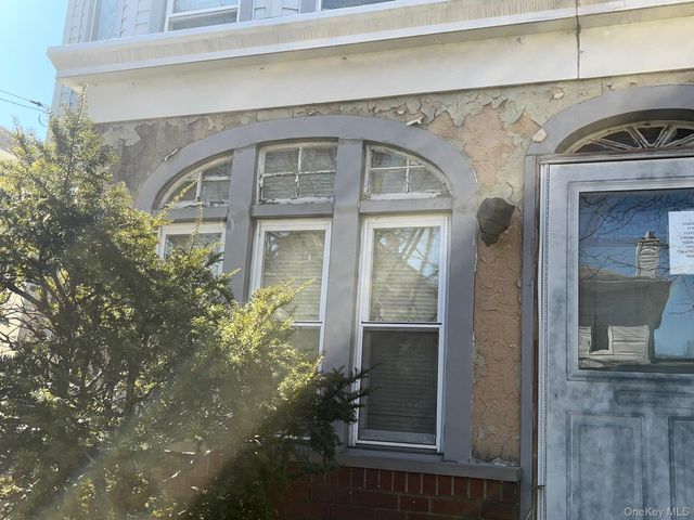 16 park, Floral Park, NY 11001