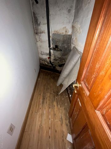 16 park, Floral Park, NY 11001