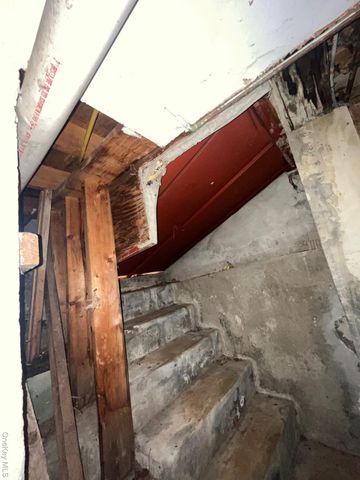 16 park, Floral Park, NY 11001