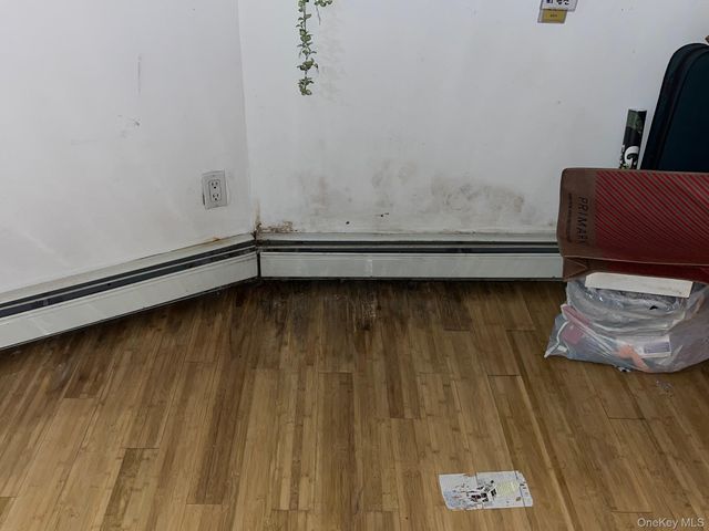 16 park, Floral Park, NY 11001