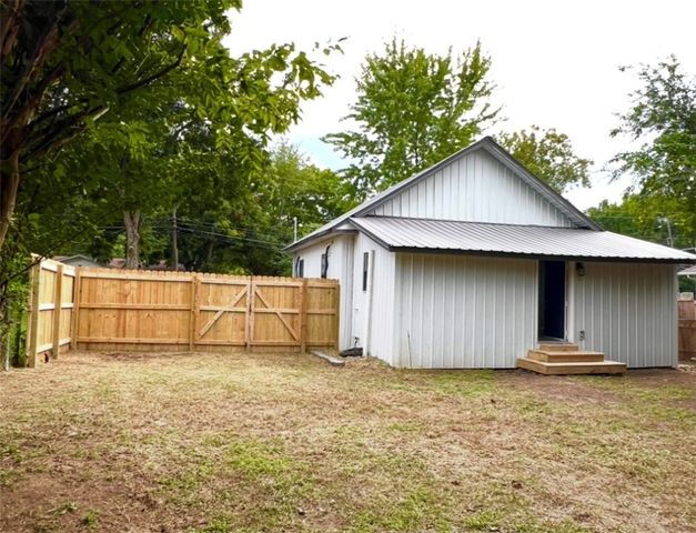509 E J Street, Russellville, AR 72801