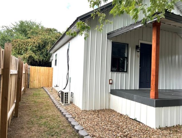 509 E J Street, Russellville, AR 72801