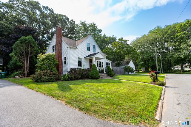 1 Middle Street, Waterford, CT 06385
