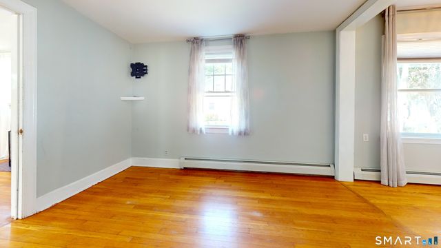 1 Middle Street, Waterford, CT 06385