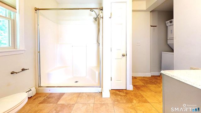 1 Middle Street, Waterford, CT 06385