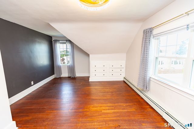 1 Middle Street, Waterford, CT 06385