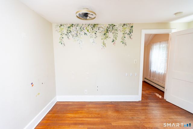 1 Middle Street, Waterford, CT 06385
