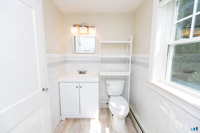 1 Middle Street, Waterford, CT 06385