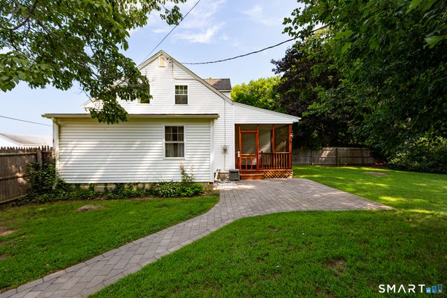 1 Middle Street, Waterford, CT 06385