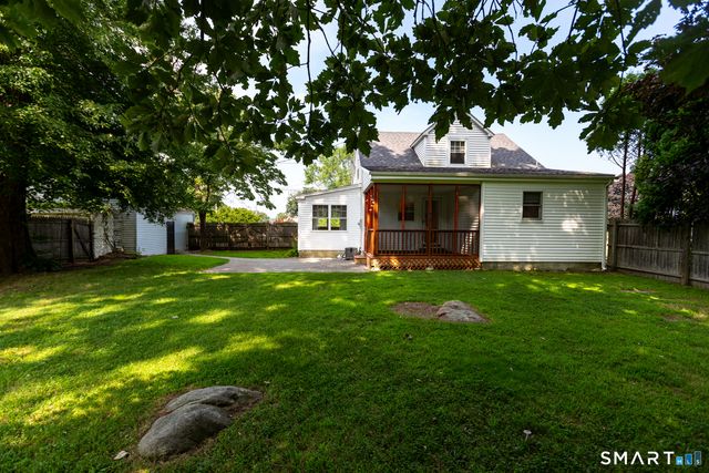 1 Middle Street, Waterford, CT 06385