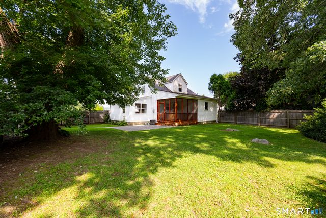 1 Middle Street, Waterford, CT 06385
