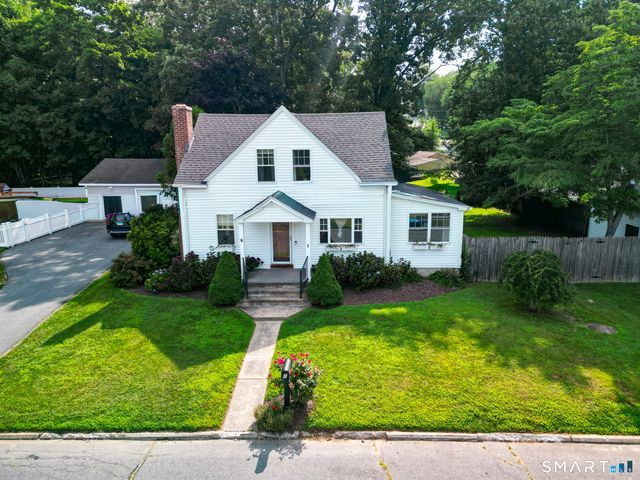 1 Middle Street, Waterford, CT 06385