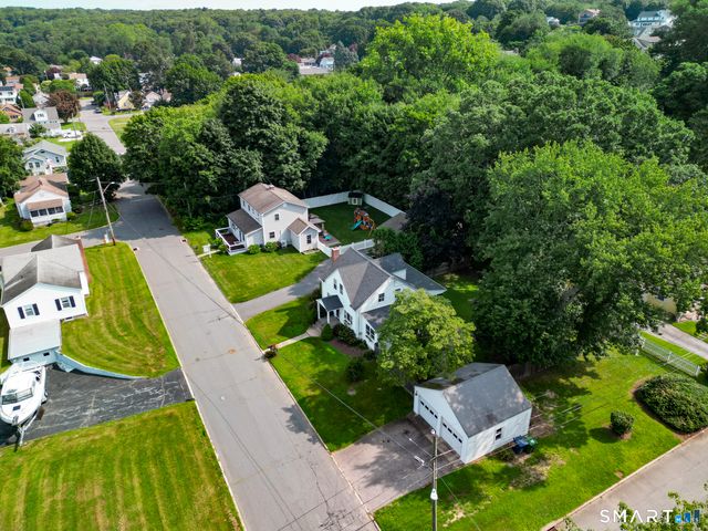 1 Middle Street, Waterford, CT 06385