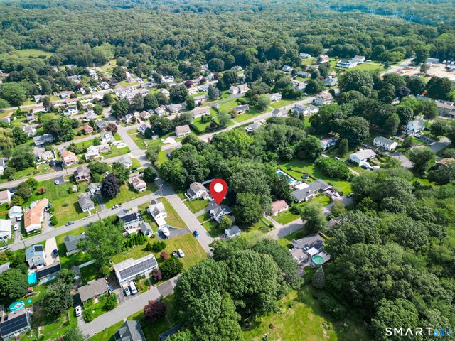 1 Middle Street, Waterford, CT 06385