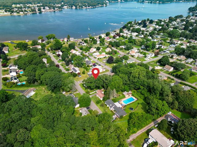 1 Middle Street, Waterford, CT 06385