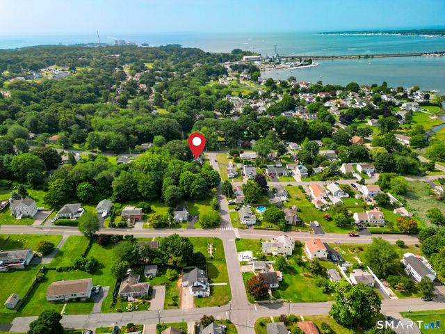1 Middle Street, Waterford, CT 06385